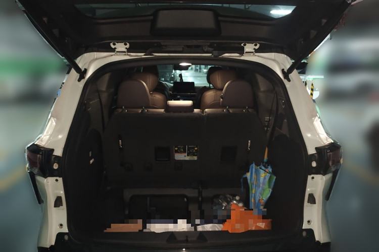 Used Toyota SIENNA 2021 2.5L Hybrid Platinum Edition Trunk