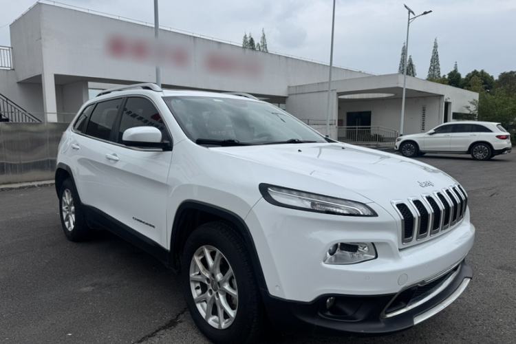 Used Jeep Cherokee 2016 2.4L Professional Edition Exterior 4
