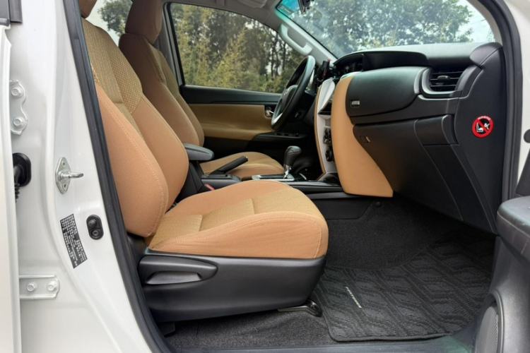 Used Toyota Fortuner 2016 2.7L Middle East Version Interior 3