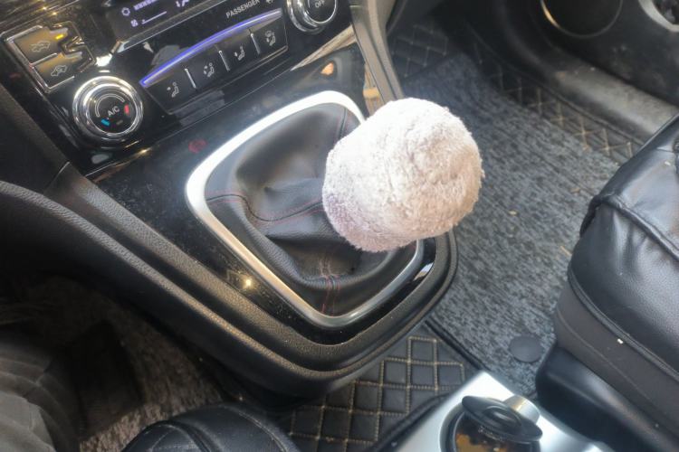 Used Haval H6 2015 Upgraded Model 1.5T Manual Two-Wheel Drive Urban Version
