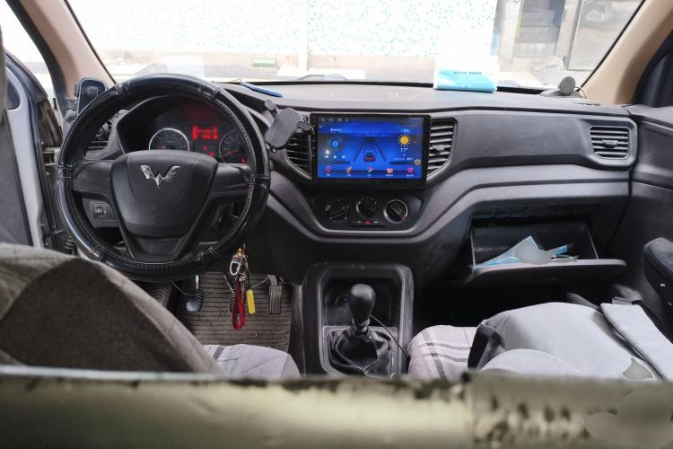 Used Wuling Hongguang V 2019 1.5L Jingqu Edition Sealed-Window Vehicle China VI LAR
