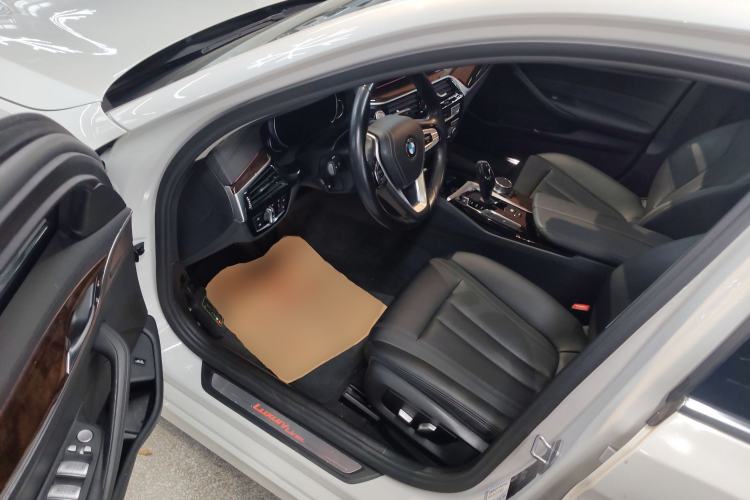 Used BMW 5 Series 2018 525Li Luxury Package
