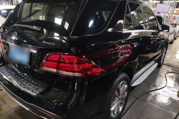 Used Mercedes-Benz GLE 2017 GLE 320 4MATIC Dynamic Model Rear Right 45 Deg