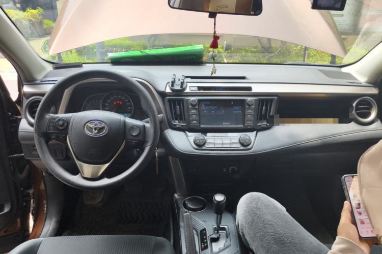 Used Toyota RAV4 2015 2.0L CVT Two-Wheel Drive Fashion Edition