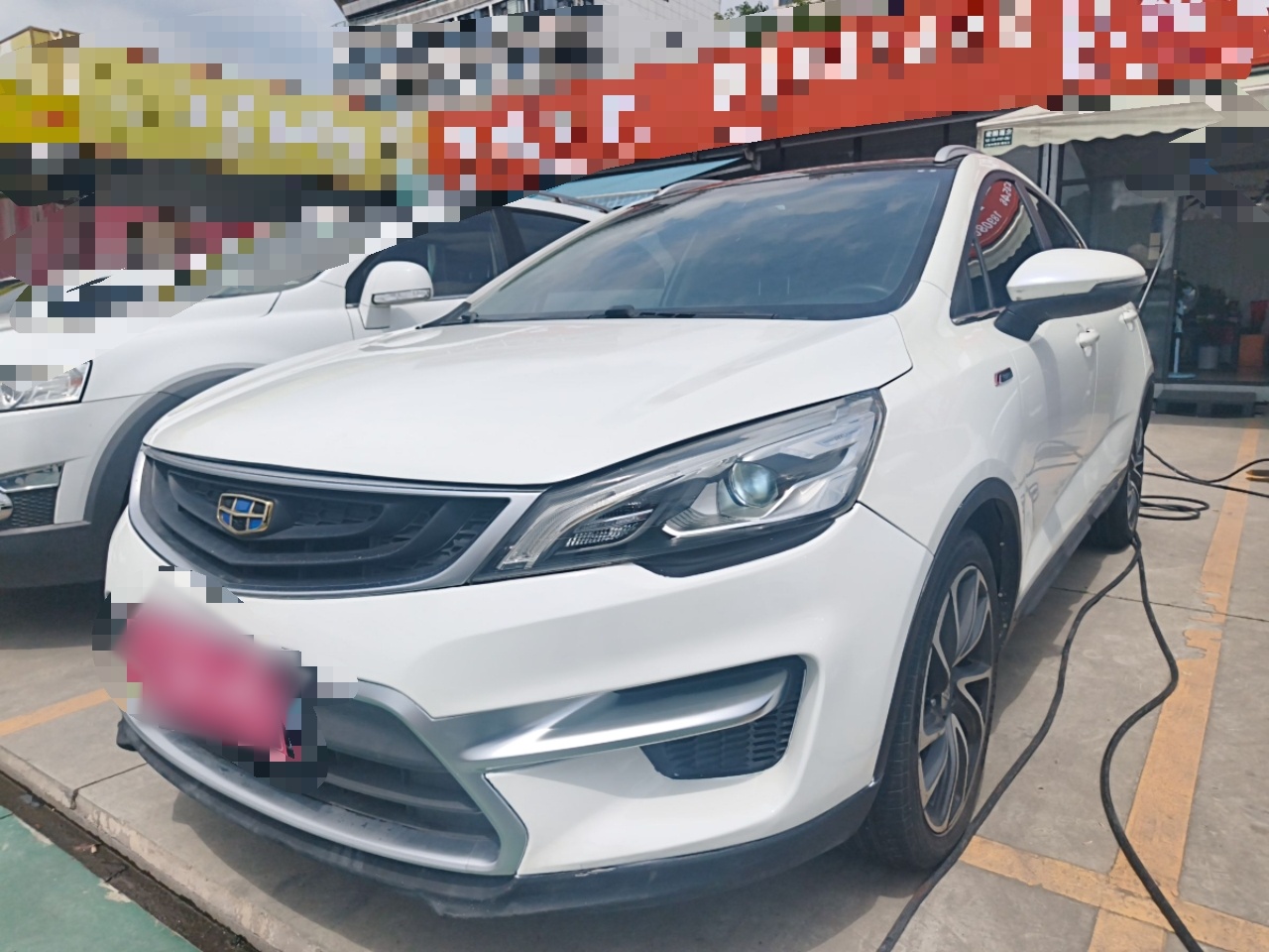 تحت مقدمة السيارة