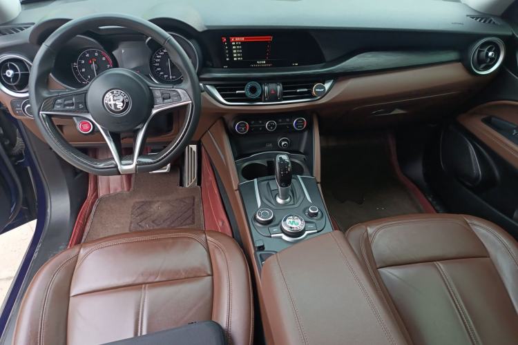 Used Alfa Romeo Stelvio 2017 2.0T 200HP Elite Edition Center Console