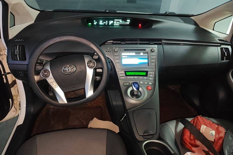 Used Toyota Prius 2012 1.8L Luxury Advanced Edition Center Console