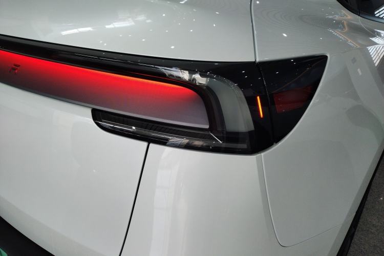 Used Tesla Model Y 2025 Rear-Wheel-Drive Version