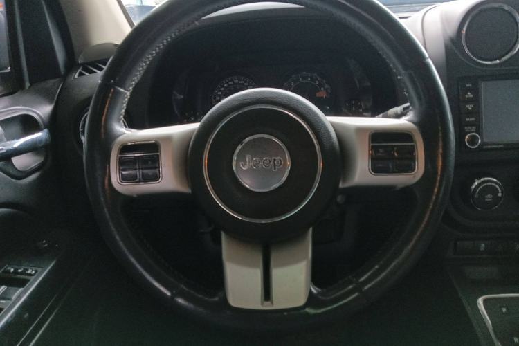 Used Jeep Compass 2013 2.4L four-wheel-drive sport version
