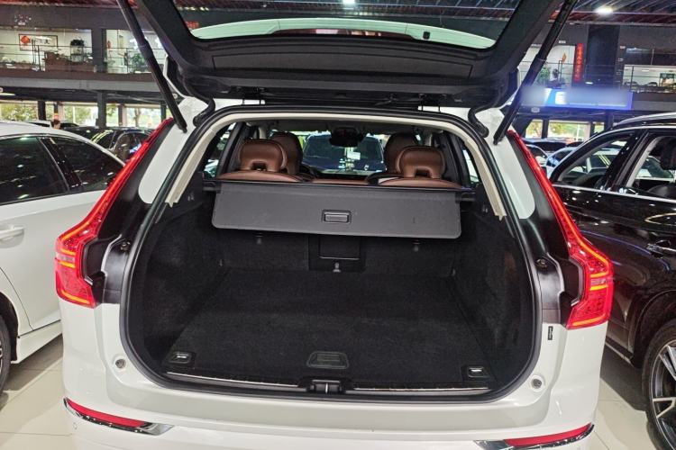 Used Volvo XC60 2020 T5 4x4 Smart Luxury Edition Trunk