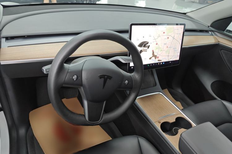 Used Tesla Model Y 2021 Long-Range All-Wheel-Drive Version Center Console