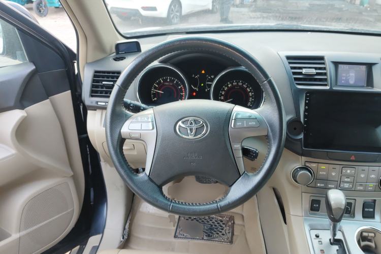 Used Toyota Highlander 2011 2.7L Two-Wheel Drive 7-Seater Luxury Edition