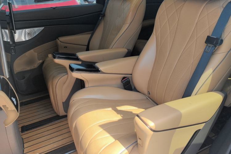 Used Denza D9 2022 DM-i 970 Four-Wheel Drive Prestige Model Left Rear Seat