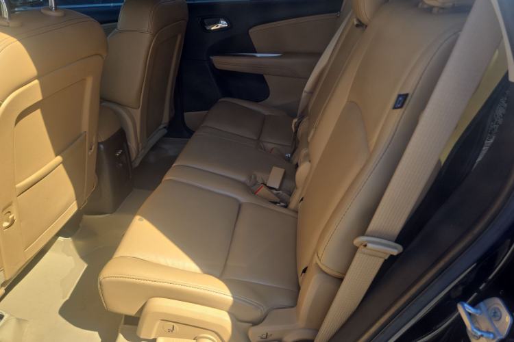 Used Dodge Journey 2013 2.4L Two-Wheel Drive Luxury Version