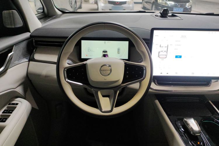 Used Volvo EM90 2025 Ultra Six-Seater