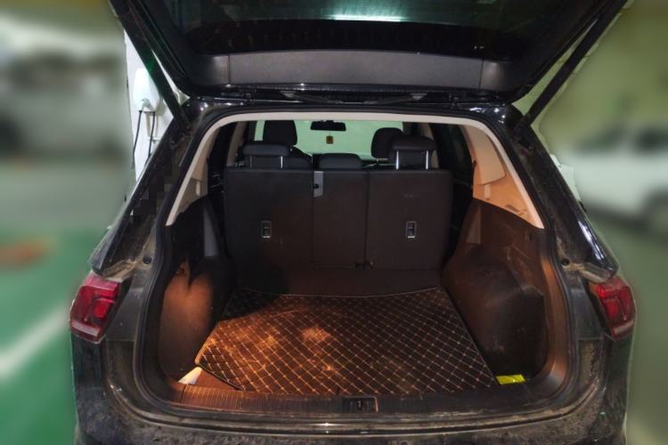 Used Volkswagen Tiguan L 2024 Outstanding Model 330TSI Automatic Two-Wheel Drive R-Line Dragon Glory Edition
