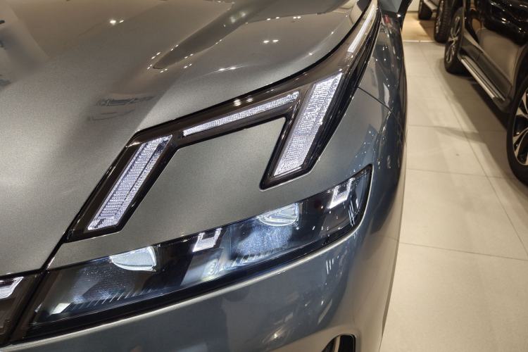 Used Lynk & Co 08 EM-P 2025 220 km All-Wheel-Drive Performance Halo
