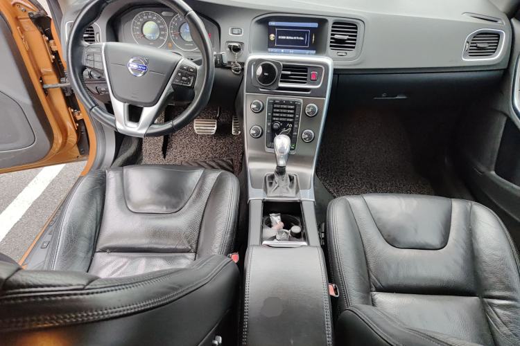 Used Volvo S60 2013 T5 Comfort Edition Center Console