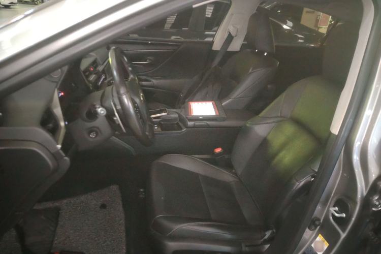 Used Lexus ES 2018 200 Excellence Edition China V Standard
