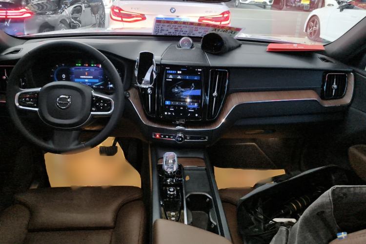 Used Volvo XC60 2024 B5 4x4 Smart Luxury Edition
