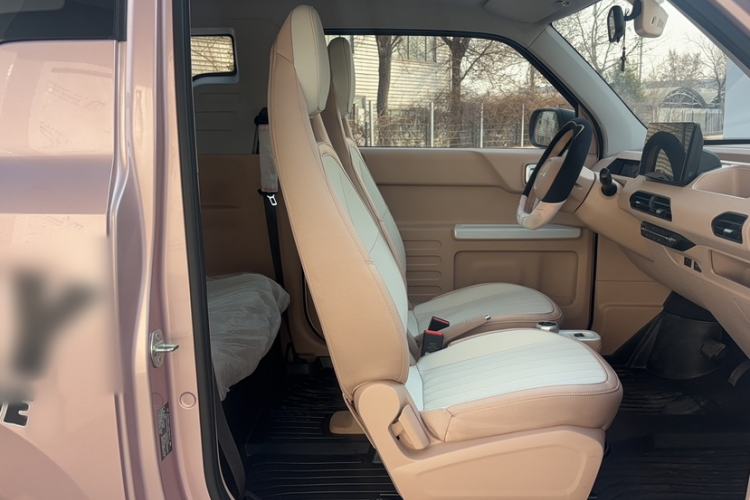 Used Geely Galaxy Panda 2024 Panda Mini 200km Endurance Bear Right Front Seat