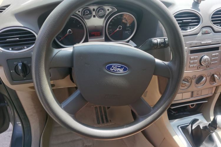 Used Ford Focus 2013 Sedan Classic 1.8L Manual Base Model