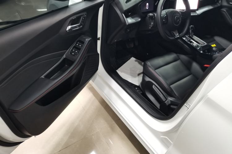 Used MG 5 2022 180 DVVT CVT Youth Luxury Edition
