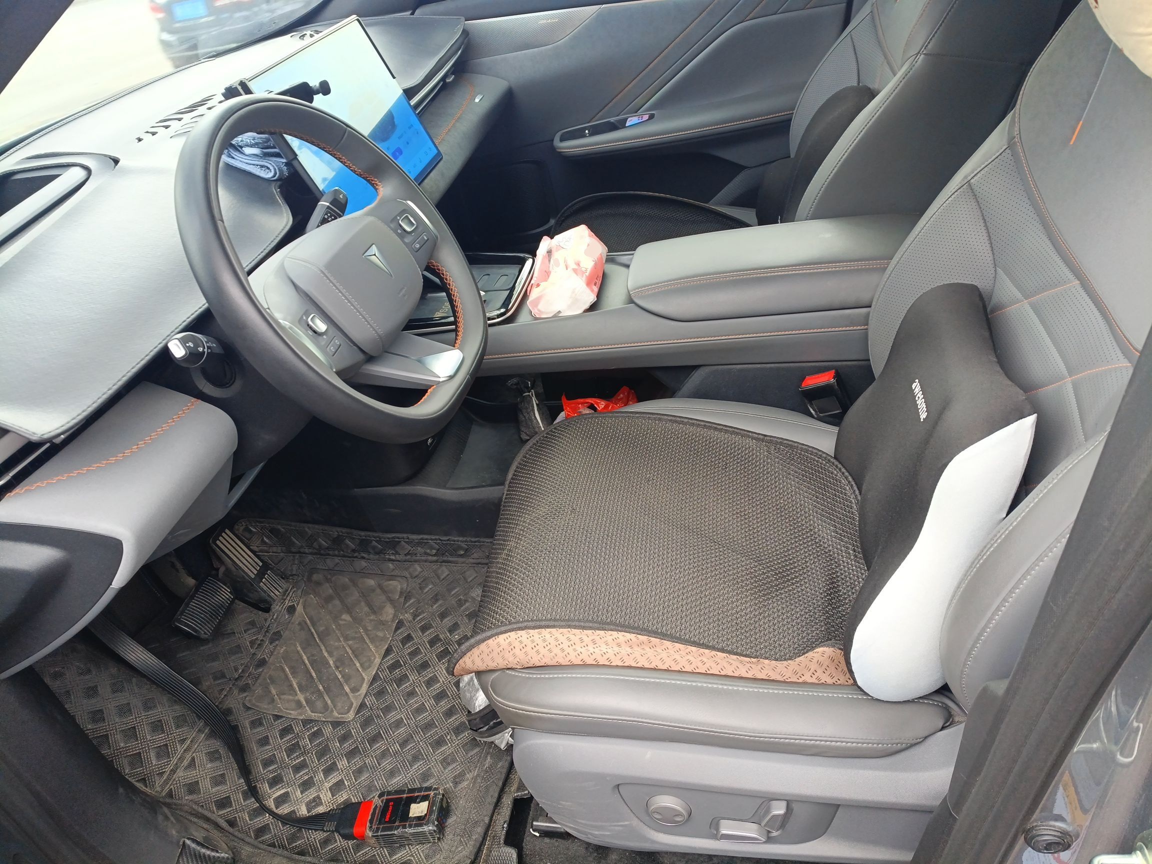 Переднее сиденье в автомобиле