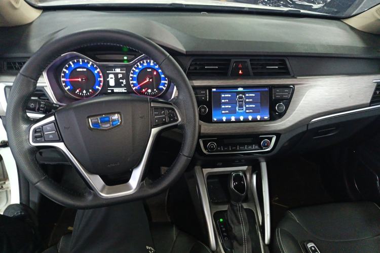 Used Geely Auto Vision X3 2017 1.5L Automatic Elite Model Center Console