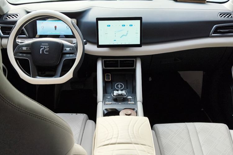 Used BYD Yuan UP 2024 401 km Active Version Center Console