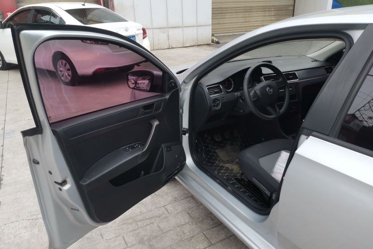 Used Skoda Rapid 2018 1.6L Manual Standard Edition Interior 3