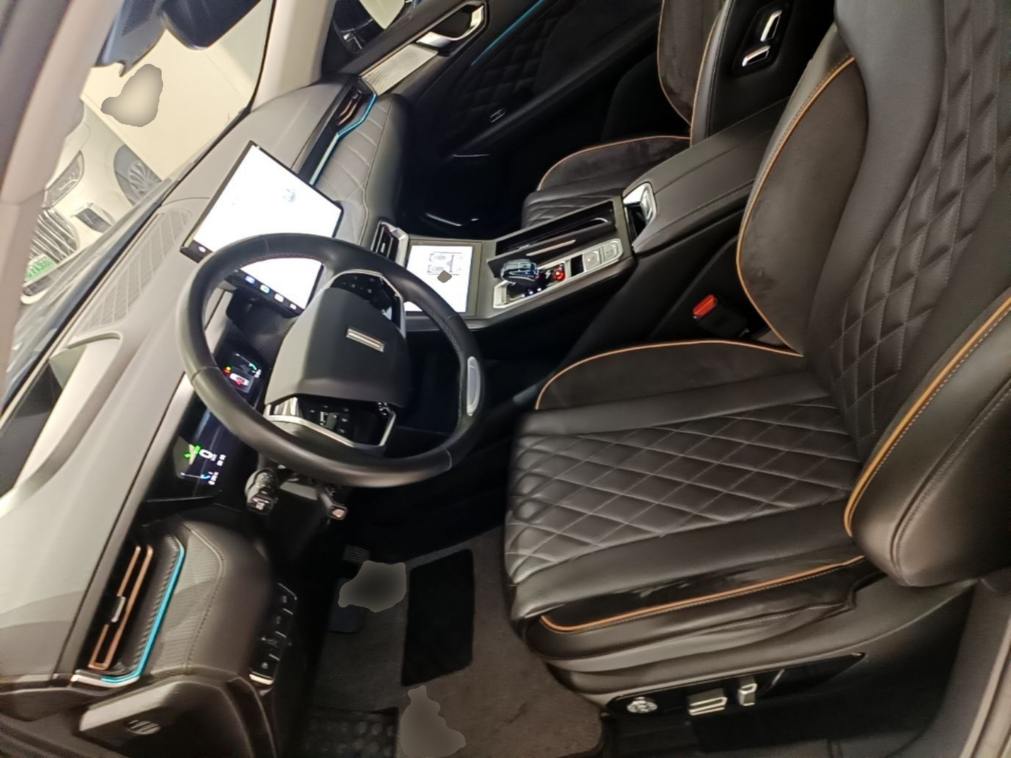 المقاعد الأمامية داخل السيارة