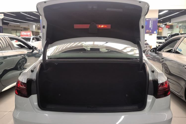 Used Audi A4L 2020 40 TFSI Fashionable and Elegant Model
