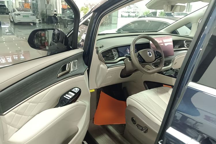 Used Denza D9 2022 DM-i 970 Four-Wheel Drive Prestige Model