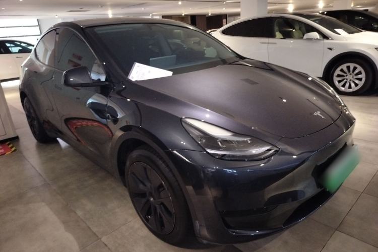 Used Tesla Model Y 2024 Rear-Wheel-Drive Version Front Right 45 Deg