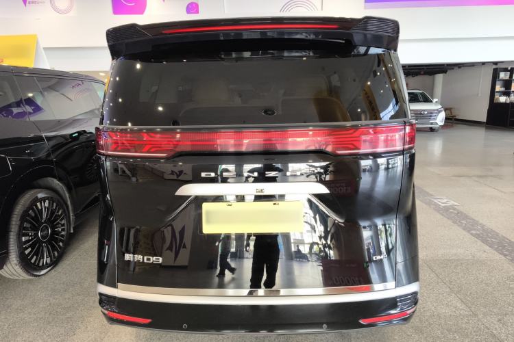 Used Denza D9 2024 DM-i 1050 Luxury Model