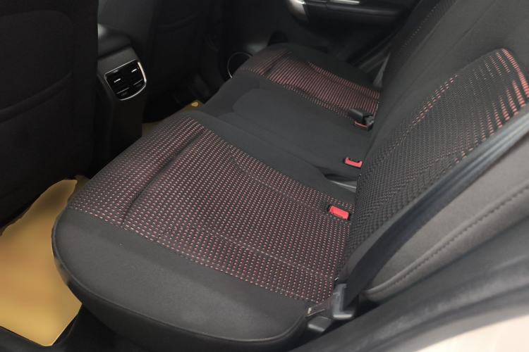 Used Haval M6 2019 1.5T Manual Two-Wheel Drive Urban Version China VI Standard Left Rear Seat