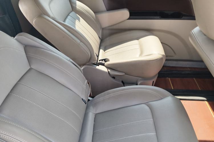 Used FORTHING Lingzhi 2020 M5L 1.6L Luxury 7-Seater
