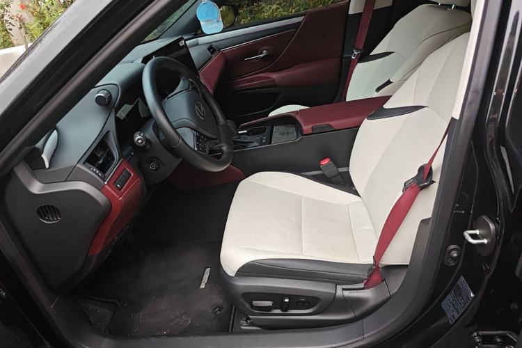 Used Lexus ES 2025 200 Premium Edition Left Front Seat