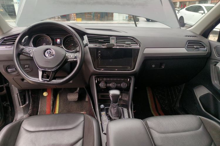 Used Volkswagen Tiguan L 2019 Revised 330TSI Automatic Two-Wheel Drive Smart & Luxury Edition China VI Standard
