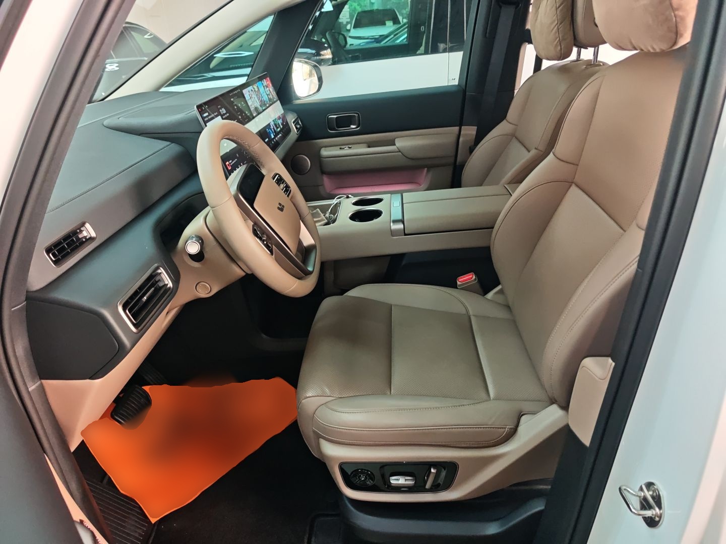 Переднее сиденье в автомобиле