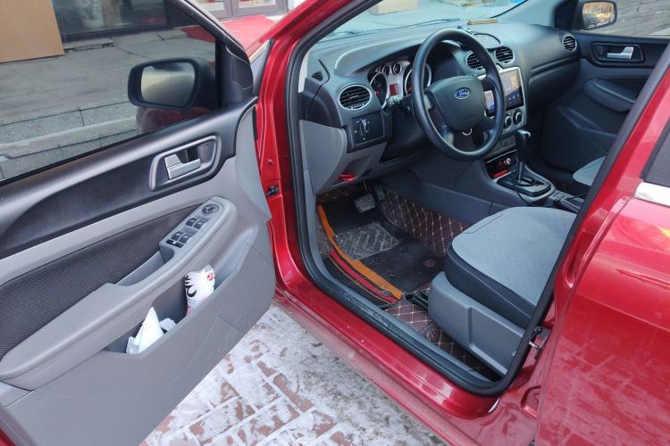 Used Ford Focus 2013 Hatchback Classic 1.8L Automatic Base Model
