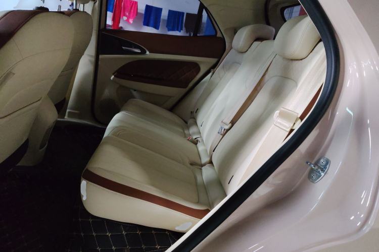 Used ORA Good Cat 2023 401 km Standard Range Premium Version Lithium Iron Phosphate Left Rear Seat