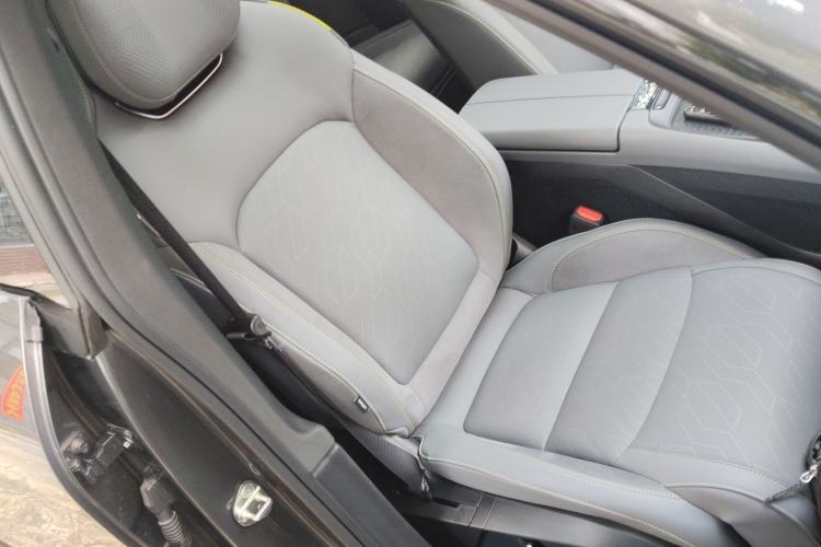 Used Lynk & Co 08 EM-P 2023 120km Long-Range Halo Right Front Seat