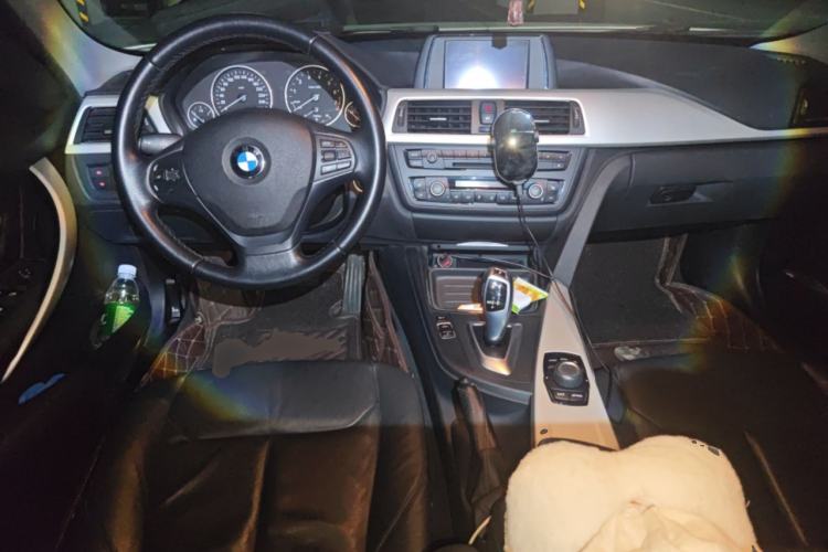 Used BMW 3 Series 2013 320i Sport Edition Center Console