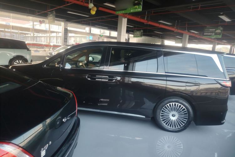Used VOYAH Dream 2025 PHEV Four-Wheel-Drive Flagship Kunpeng Edition
