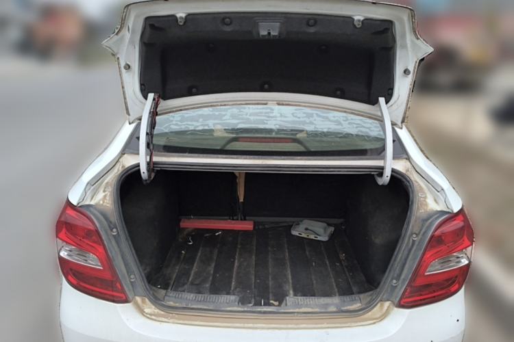 Used Chevrolet Aveo Sonic 2014 Sedan 1.4 SL MT Comfort Edition Trunk