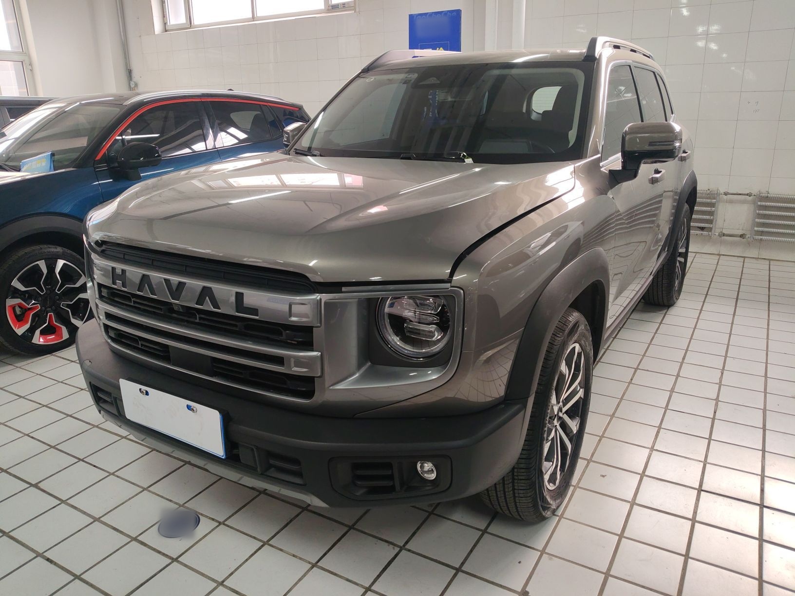 تحت مقدمة السيارة