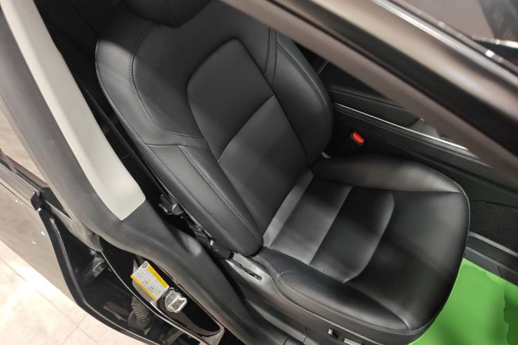 Used Tesla Model Y 2021 Standard Range Rear-Wheel Drive Version Right Front Seat