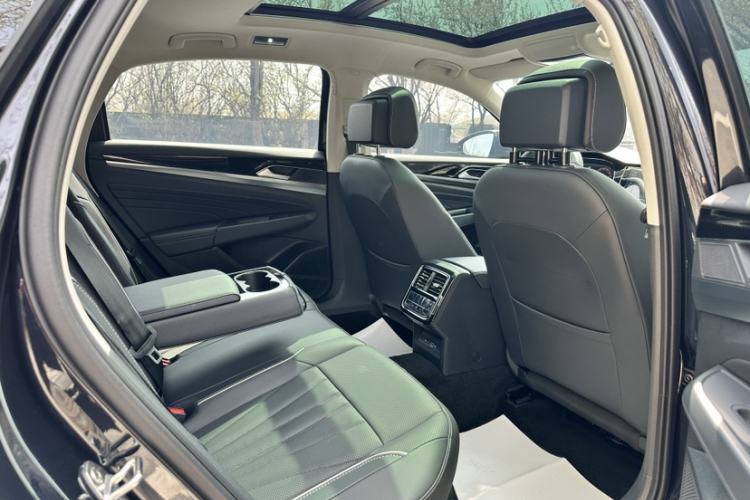 Used Volkswagen Passat 2024 380TSI Dragon Edition Interior 4